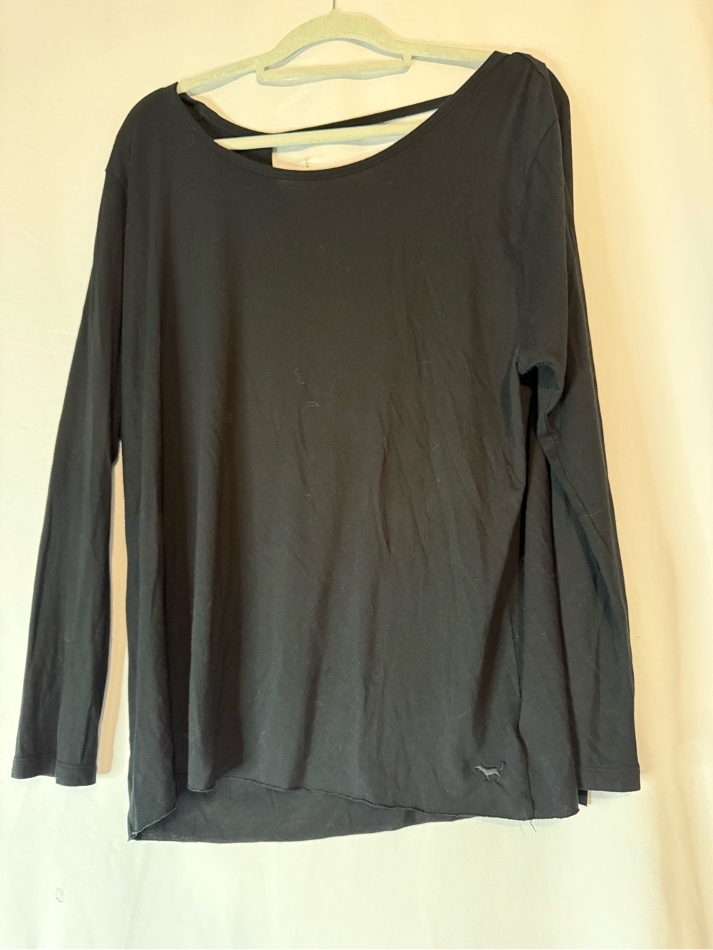 Victoria’s Secret PINK Super Soft Top Large Black Open V Back Long Sleeve Dog